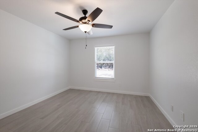 Image 22 of 26 For 432 Canyon Lake Dr