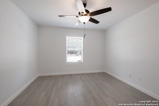 Image 23 of 26 For 432 Canyon Lake Dr