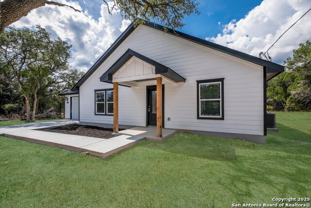 Image 3 of 26 For 432 Canyon Lake Dr