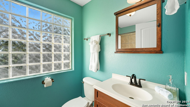 Listing photo id 10 for 635 & 651 Barbara