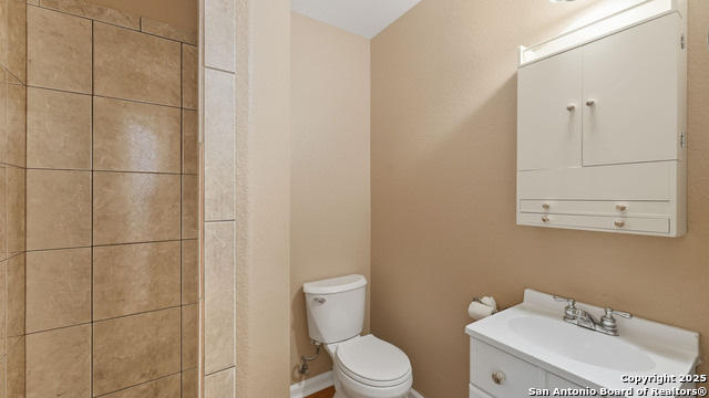 Listing photo id 19 for 635 & 651 Barbara