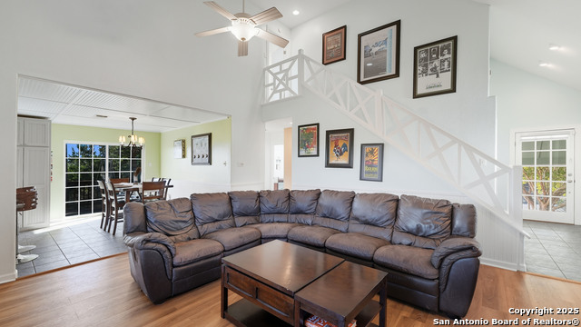 Listing photo id 2 for 635 & 651 Barbara