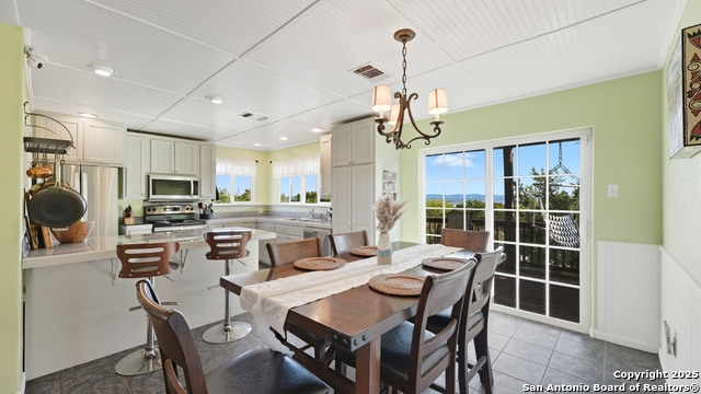 Listing photo id 4 for 635 & 651 Barbara