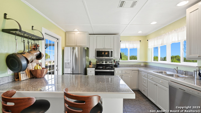 Listing photo id 5 for 635 & 651 Barbara