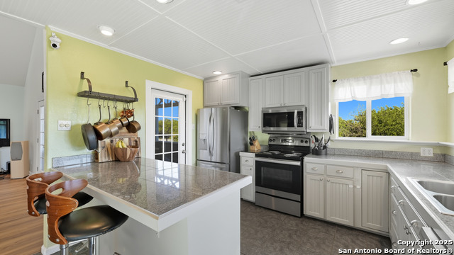 Listing photo id 7 for 635 & 651 Barbara