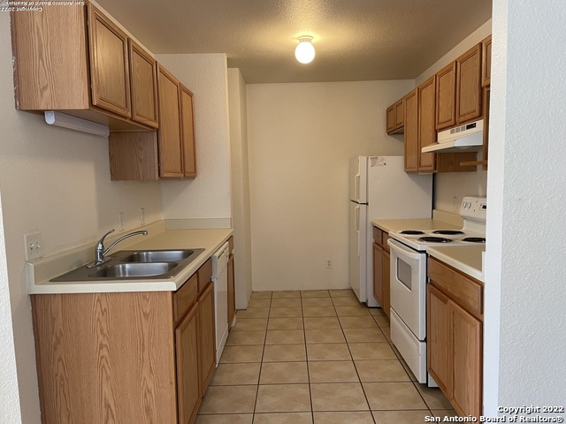 Image 5 of 8 For 14541 Clovelly Wood