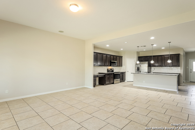 Image 4 of 23 For 8811 Palmetto Park