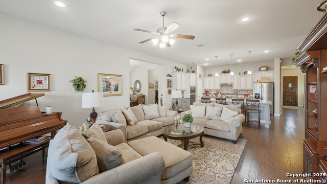 Image 21 of 54 For 229 Pecan