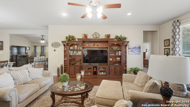 Image 24 of 54 For 229 Pecan