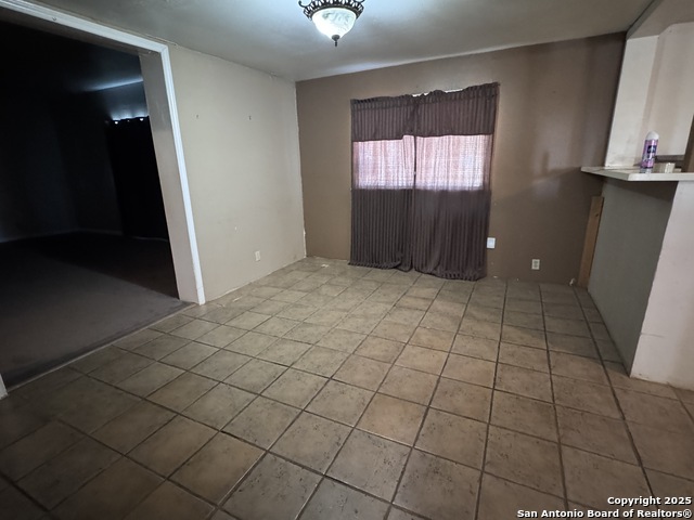 Image 11 of 27 For 1007 Saldana