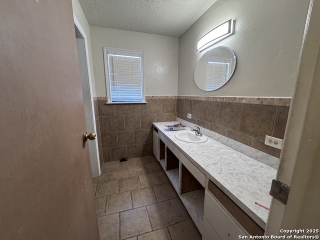 Image 16 of 27 For 1007 Saldana