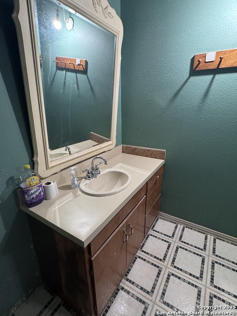 Image 19 of 27 For 1007 Saldana