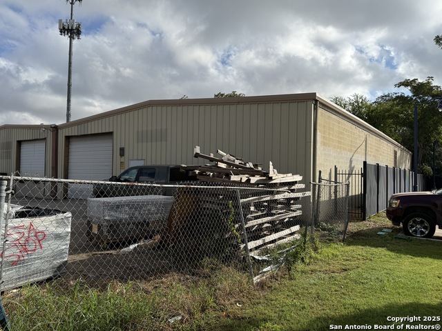 Listing photo id 0 for 110 Connelly  Bay 2