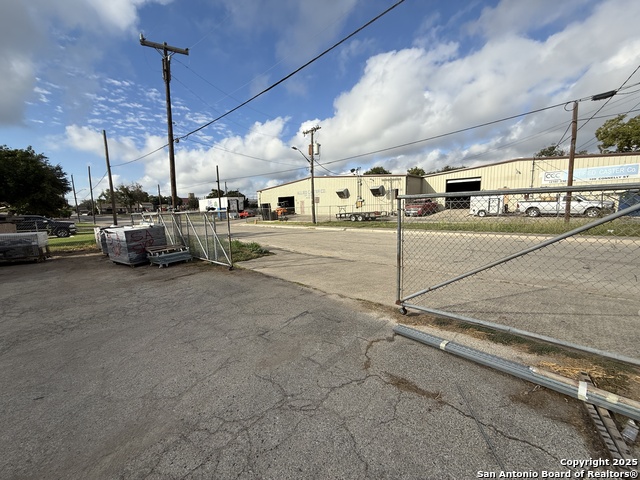 Listing photo id 4 for 110 Connelly  Bay 2