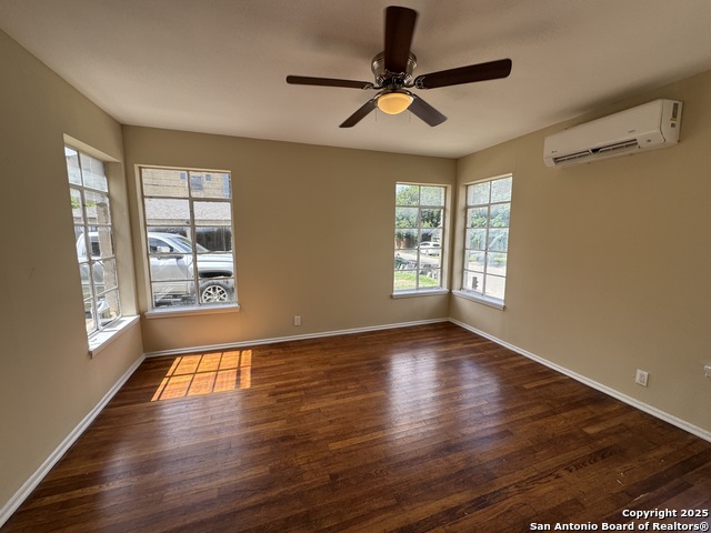 Image 6 of 7 For 944 Huisache W 2