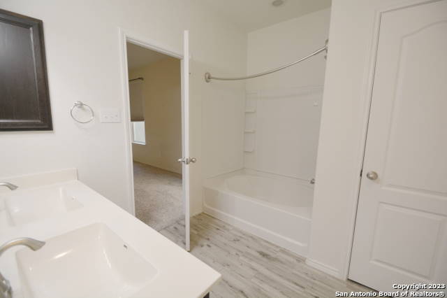 Listing photo id 14 for 121 Landmark Haven
