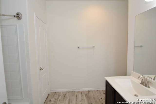 Listing photo id 15 for 121 Landmark Haven