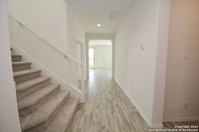 Listing photo id 1 for 121 Landmark Haven