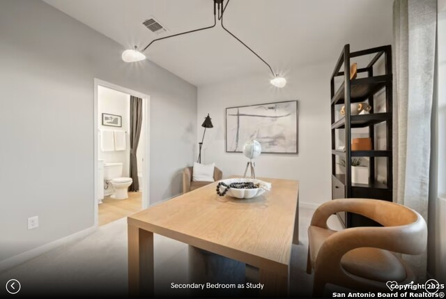 Listing photo id 1 for 105 Lindheimer