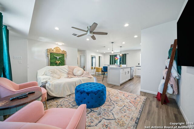 Image 11 of 36 For 3634 Du Barry