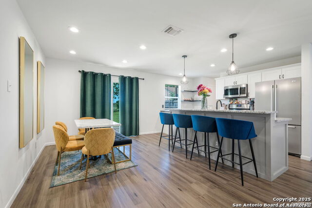 Image 20 of 36 For 3634 Du Barry