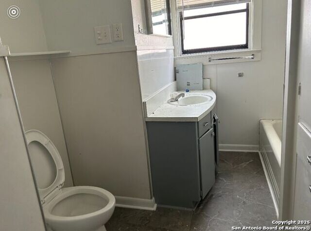 Listing photo id 2 for 816 Austin S