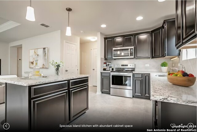 Listing photo id 3 for 113 Lindheimer