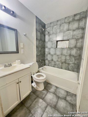 Image 12 of 19 For 4706 Castle Stream Drive