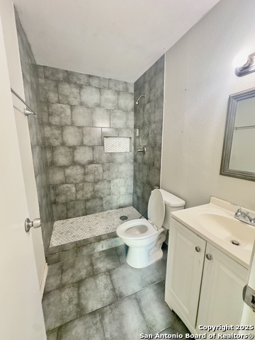 Image 15 of 19 For 4706 Castle Stream Drive