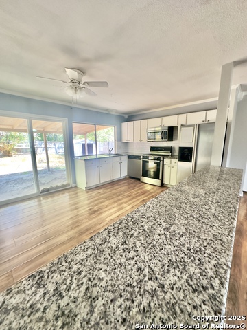 Image 6 of 19 For 4706 Castle Stream Drive