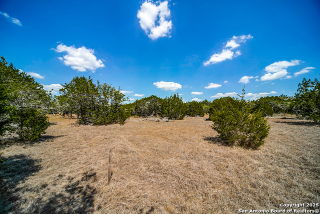 Listing photo id 1 for 972 Scarlett Ridge