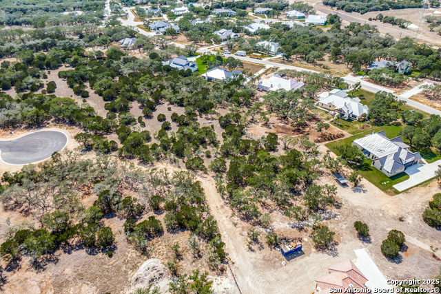 Listing photo id 5 for 972 Scarlett Ridge