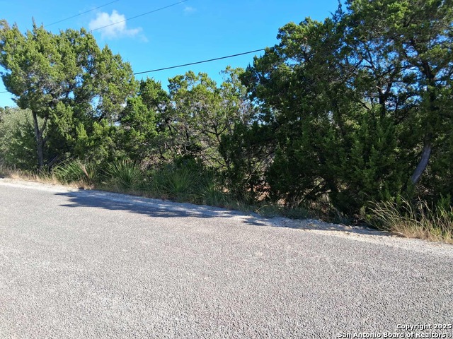 Listing photo id 1 for 823 Valley Rdg