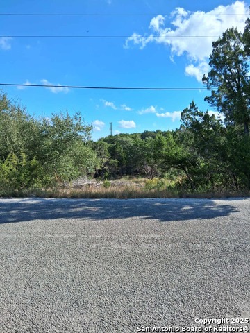 Listing photo id 2 for 823 Valley Rdg