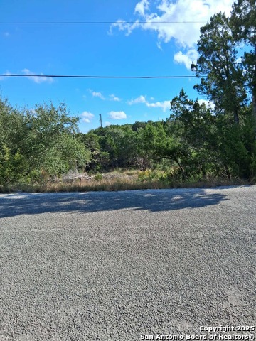 Listing photo id 3 for 823 Valley Rdg