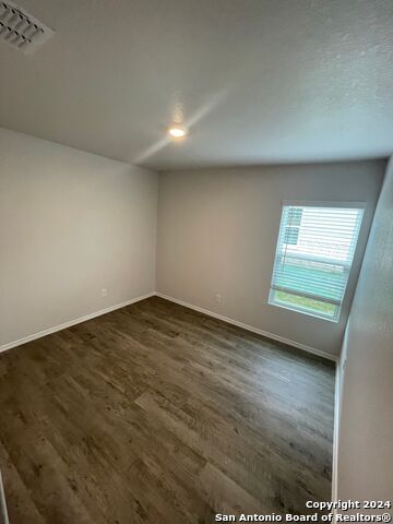 Listing photo id 8 for 4214 Legend Heights