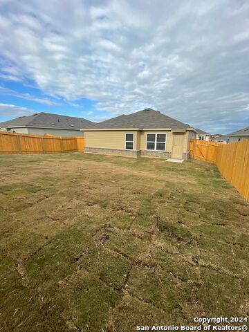 Listing photo id 9 for 4214 Legend Heights