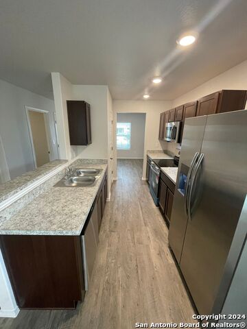 Listing photo id 1 for 4214 Legend Heights