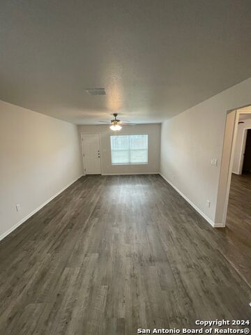 Listing photo id 2 for 4214 Legend Heights