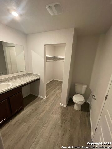 Listing photo id 4 for 4214 Legend Heights