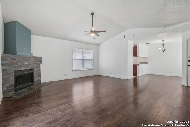 Listing photo id 8 for 345 Cypressfox