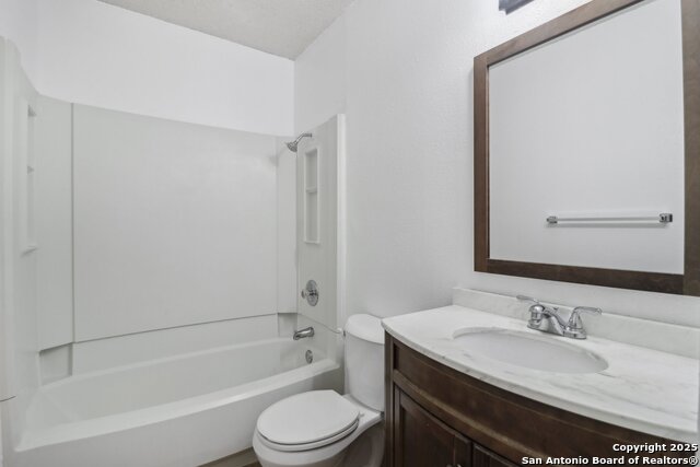 Listing photo id 9 for 345 Cypressfox