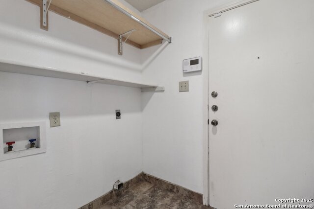 Listing photo id 10 for 345 Cypressfox