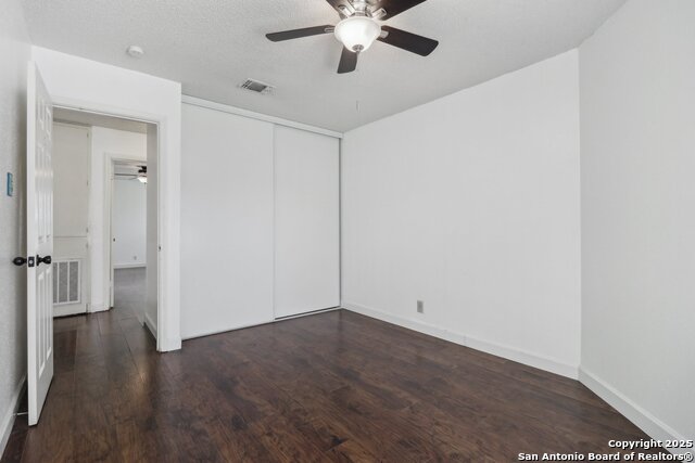 Listing photo id 11 for 345 Cypressfox