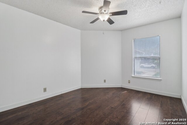 Listing photo id 12 for 345 Cypressfox