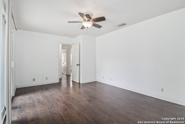 Listing photo id 14 for 345 Cypressfox