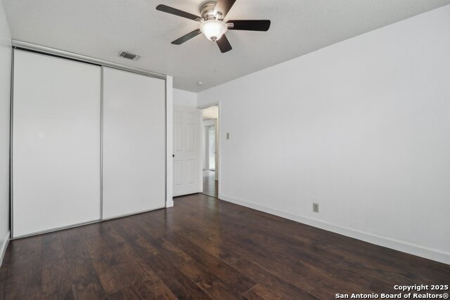 Listing photo id 15 for 345 Cypressfox