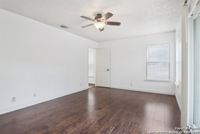 Listing photo id 16 for 345 Cypressfox