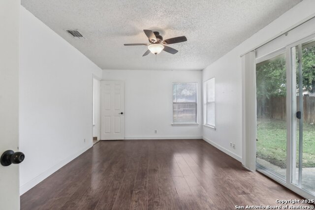 Listing photo id 17 for 345 Cypressfox