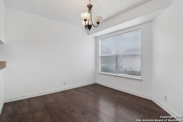 Listing photo id 18 for 345 Cypressfox